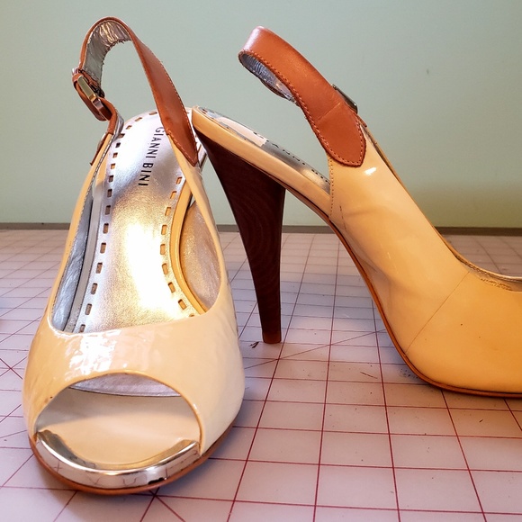Gianni Bini leather strap peep toe heels - Picture 1 of 2